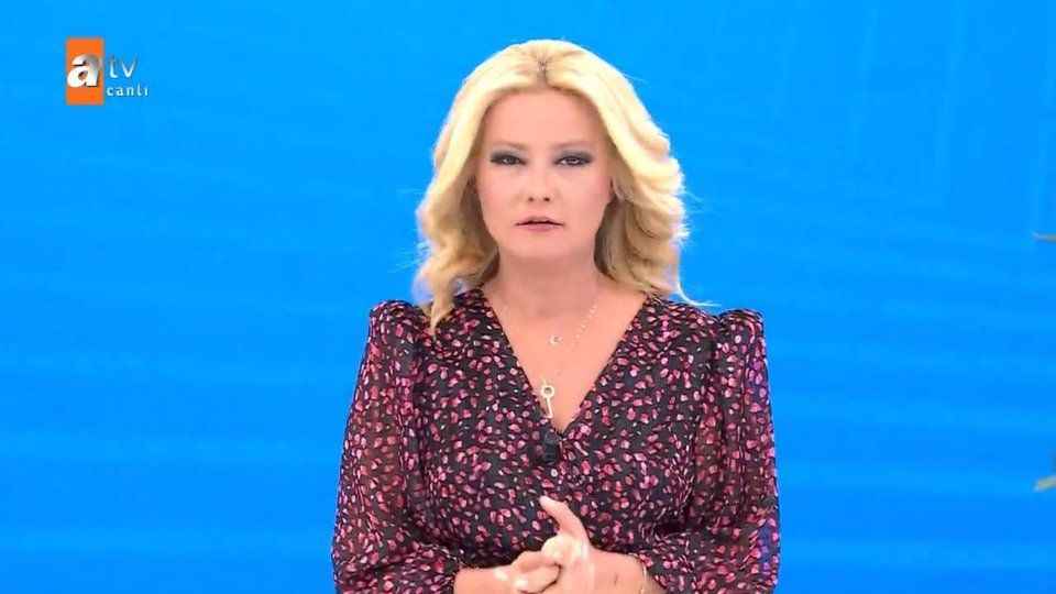 Kader Hanım, kendisinin de yurtta büyüdüğünü, anne ve babasının kendisi daha 8 yaşındayken ayrıldığını ve yurtta kaldığını, 9 yaşında babasının kendisini yurttan çıkardığını söyledi ve geldiği kadın sığınma evindeki müdürüne ve arkadaşlarına teşekkür etti.