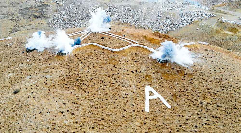 Temsili düşman hattının arkasına havadan çıkartma gerçekleştirilen tatbikatta pusuya düşürülen düşman güçleri etkisiz hale getirildi, zırhlı araçları ele geçirildi.