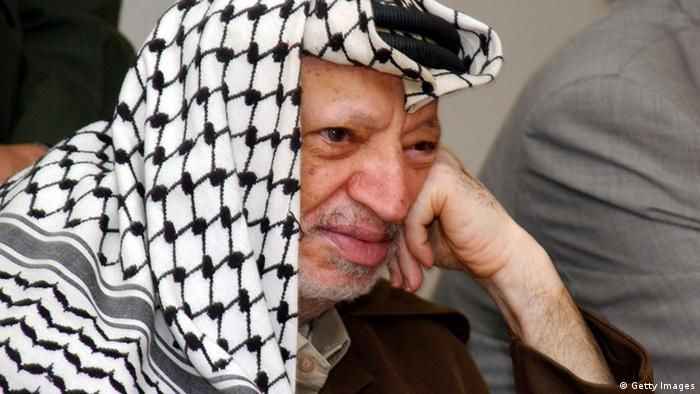 <p>Bunun ardından Arafat, kamuoyu önünde şiddeti reddettiğini açıklayarak İsrail ile diyaloğa giden yolda önemli bir adım attı.</p>