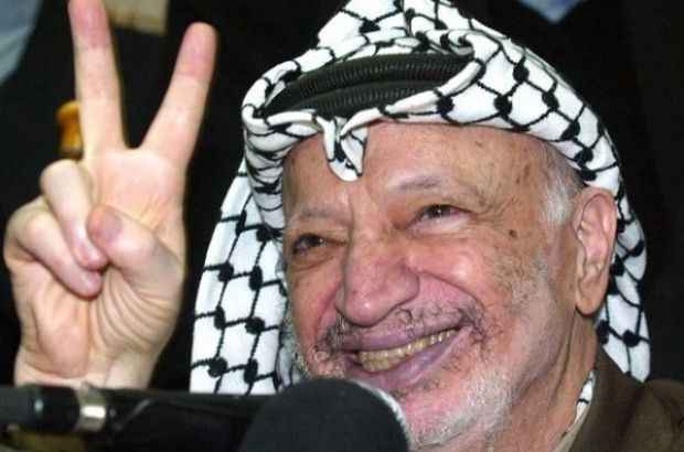 <p>Bu adımı Filistinli gruplar arasında farklı tepkilere yol açsa da ABD'nin, Arafat'a ve hareketine yönelik algısını olumlu yönde değiştirdi. Filistin Merkez Konseyi, 1989'da Arafat'ı Filistin Devlet Başkanı ilan etti.</p>
<p>Arafat, bundan bir yıl sonra Süha isimli bir Filistinli ile evlendi. Arafat çiftinin bu evlilikten Zahva adını verdikleri bir kız çocuğu oldu.</p>