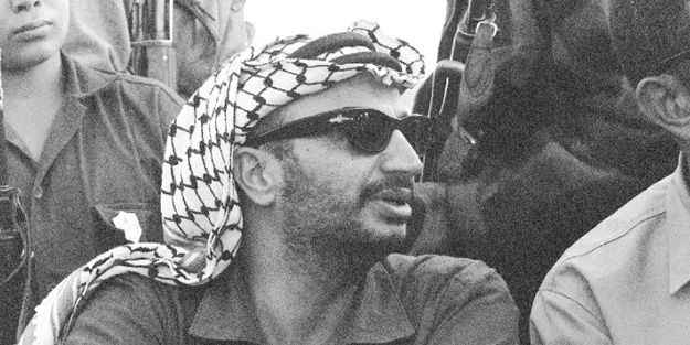 <p>Fetih ve FKÖ'nün lideri Arafat, 1996'da yapılan seçimlerde oyların yüzde 83'ünü alarak Filistin yönetimi başkanlığına seçildi.</p>
<p>Filistinlilerin istediği bölgeler Gazze, Batı Şeria ve Doğu Kudüs'tü, ancak gelişmeler planlanan şekilde olmadı ve İsrail taahhütlerine uymadı.</p>