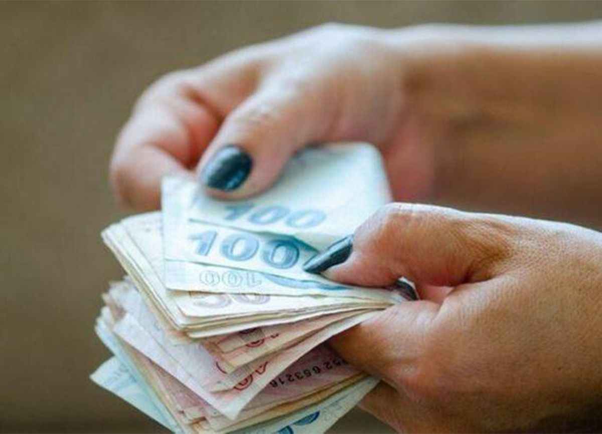 <p>Çalışma ve Sosyal Güvenlik Bakanı Vedat Bilgin "Asgari ücrette beklentileri karşılayacak ciddi bir rakam belirleyeceğiz. Bayram havası yaratacak, rahat bir nefes aldıracak bir seviyede belirleneceğini belirtmek isterim" açıklamasında bulunmuştu.</p>