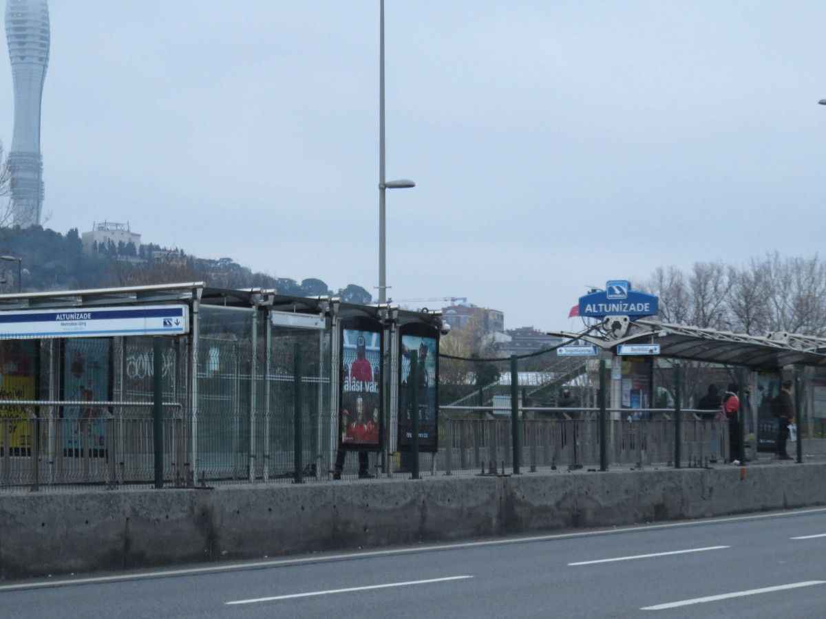 <p>Koronavirüs kısıtlamalarında uygulanan sokağa çıkma kısıtlamalarını andıran görüntüler ortaya çıktı.</p>