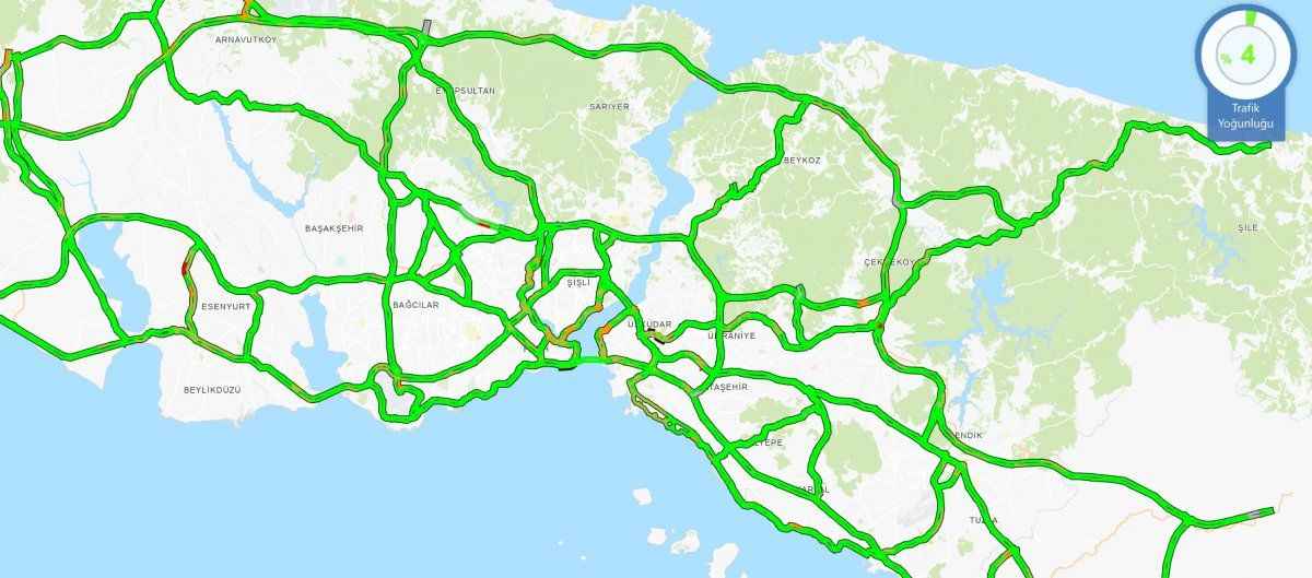 Keşke İstanbul her gün böyle olsa! Yollar boş kaldı...