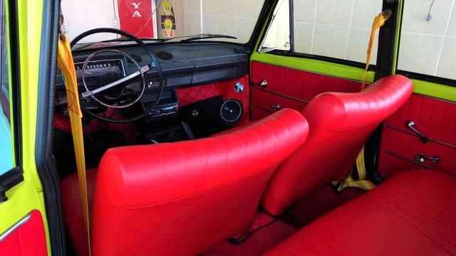 <p><strong>"EPEY UĞRAŞTIRDI"</strong></p>
<p><br />Yaklaşık 25 yıldır sektörde hizmet veren oto boya ustası Mustafa Yücel, "Araç yaklaşık 3 yıldır bende. 1976 model Murat 124, bu aracı Ankara'dan almıştık ve aldığımızda beyaz renkti. Sonrasında farklı renklere boyadık ve en son yeşilin farklı tonlarında boyamayı düşündüm.</p>