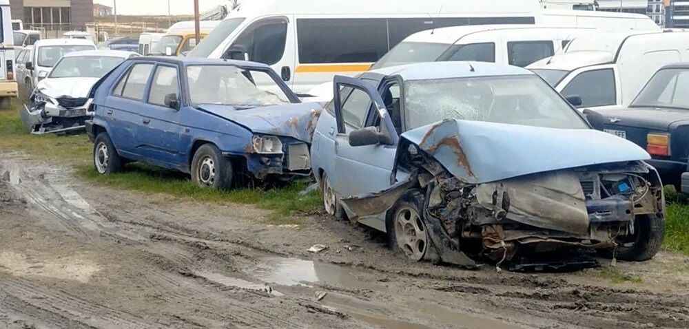 <p>Araç sahiplerinin araçlarını gelip almaması ve uzun süredir icra daireleri ile Milli Emlak tarafından satış yapılmaması sebebiyle otoparkta bulunan araç sayısı günden güne artıyor.</p>