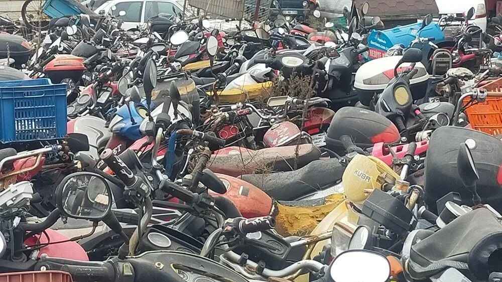 Otoparkta milyonluk servet kaderine terk edildi!