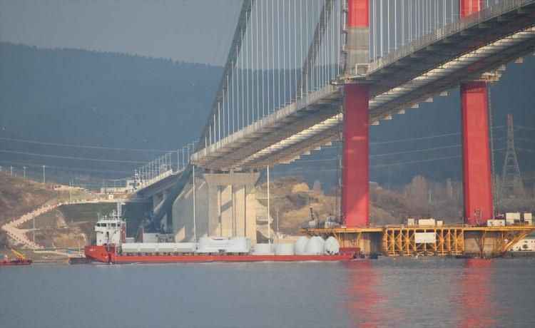 <p><span>Türkiye'nin mega projeleri arasında yer alan ve temeli 18 Mart 2017'de atılan "1915 Çanakkale Köprüsü"nün 26 Şubat'ta Cumhurbaşkanı Recep Tayyip Erdoğan tarafından hizmete sunulması planlanıyor.</span></p>