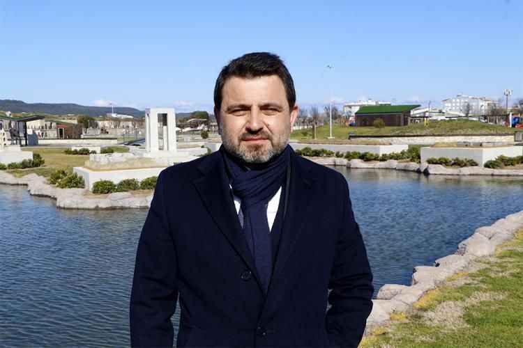 <div class="gallery-item-header">
<p>Çanakkale Savaşları Gelibolu Tarihi Alan Başkanı İsmail Kaşdemir, 1915 Çanakkale Köprüsü'nün açılışının, Çanakkale Deniz Zaferi'nin 107'nci yıl dönümünde yapılacağını hatırlatarak, "18 Mart 1915, Türk milletinin tarihe atmış olduğu bir mühürse, 18 Mart 2022 tarihinde de köprümüzün açılışıyla tarihe bir mühür daha vuracağız" dedi. </p>
<p> </p>
</div>