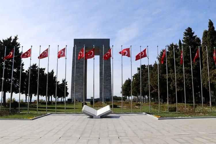 <p><span> İşte 107 yıl önce bu topraklarda vatan savunması için ölüme yürüyenler, şehadet şerbetini içenler, bugünler için canını ortaya koymuşlardı. Onların torunları, bugün büyük işler başarıyor. </span></p>