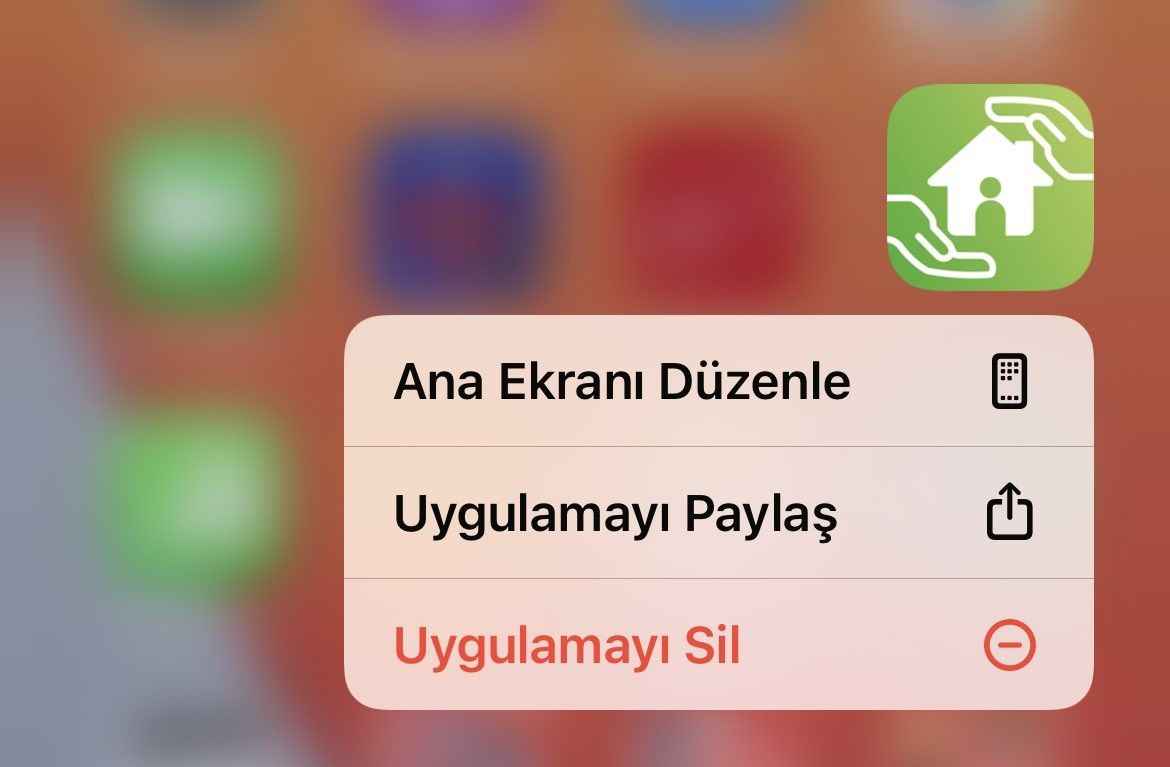 <p>Yeni dönemde HES kodu uygulaması kaldırıldı. Hiçbir kurum ya da kuruluşa girişte HES kodu kontrolü yapılmayacak. Hastalık belirtisi olmayan kişilerden test istenmeyecek.</p>