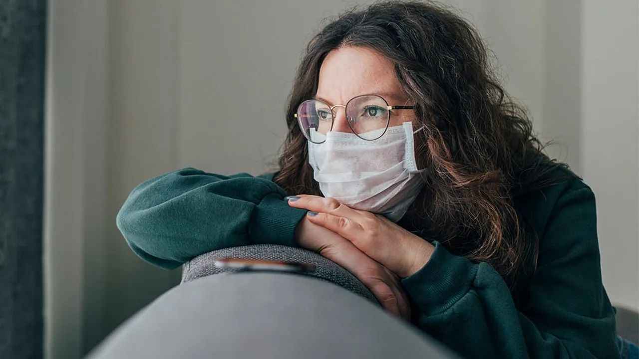 <p>Belirti gösteren kişilere 7 günlük izolasyon uygulanmaya devam edecek.</p>