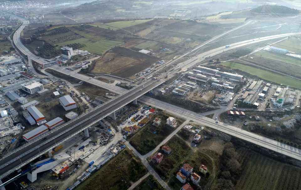 <p><span>Proje, Malkara yerleşiminin güneyi ile Şarköy'ün batısından geçtikten sonra güneybatıya yönelerek Sütlüce-Şekerkaya mevkilerindeki 1915 Çanakkale Köprüsü ile Lapseki'nin Şekerkaya mevkisine ulaşıyor.</span></p>