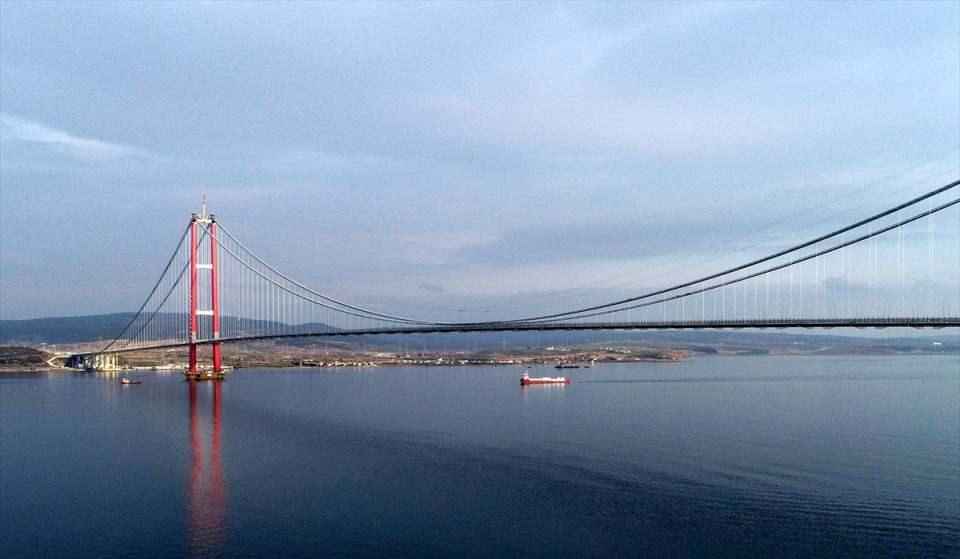 <p><span>Şehitlerimizi rahmetle minnetle anacağız ardından da 1915 Çanakkale Köprüsü'nün açılışını yapacağız. Sayın Cumhurbaşkanımız, bütün devlet erkanımız, halkımız; bir bayram havası içerisinde, bir zafer coşkusu içerisinde köprümüzü açmış olacağız. </span></p>