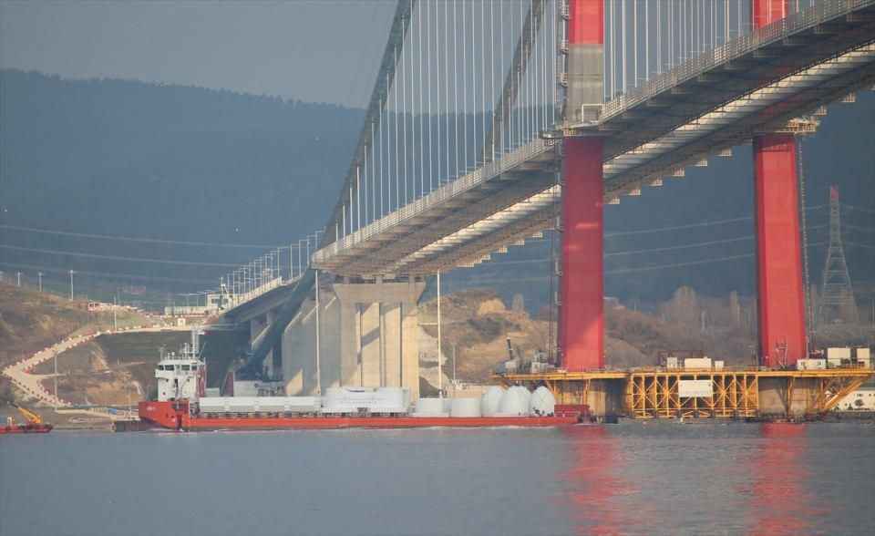 1915 Çanakkale Köprüsü'ne yerleştirilecek dev top mermisi figürleri şehre ulaştı