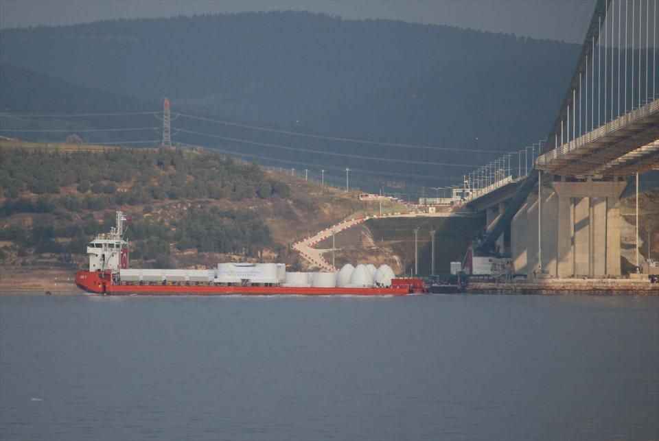 <p>Çanakkale Savaşı kahramanlarından Seyit Onbaşı'nın sırtında taşıdığı top mermisini sembolize eden, dört kulenin de tepesinde yer alacak, her biri 75 ton ağırlığında ve 20,5 metre yüksekliğindeki anıtsal yapıların imalatına geçen ekim ayında başlandı.</p>
<p> </p>