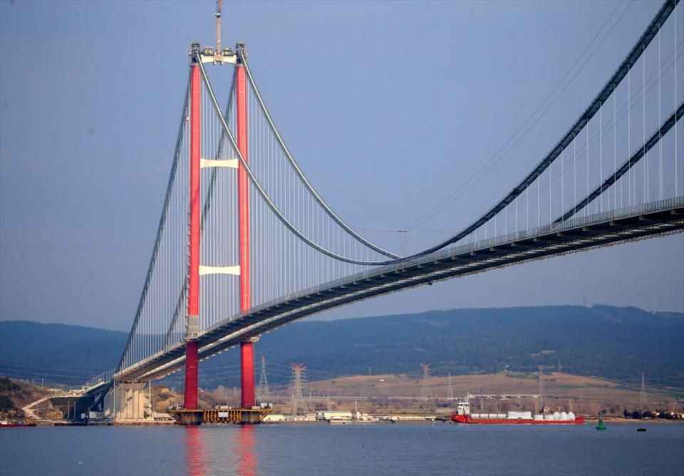 <p><span>Bir kez daha dünyaya şunu ifade edeceğiz. Bu toprakları hem koruyoruz hem de ihya ediyoruz. 2 kıtayı birleştiriyoruz. </span></p>