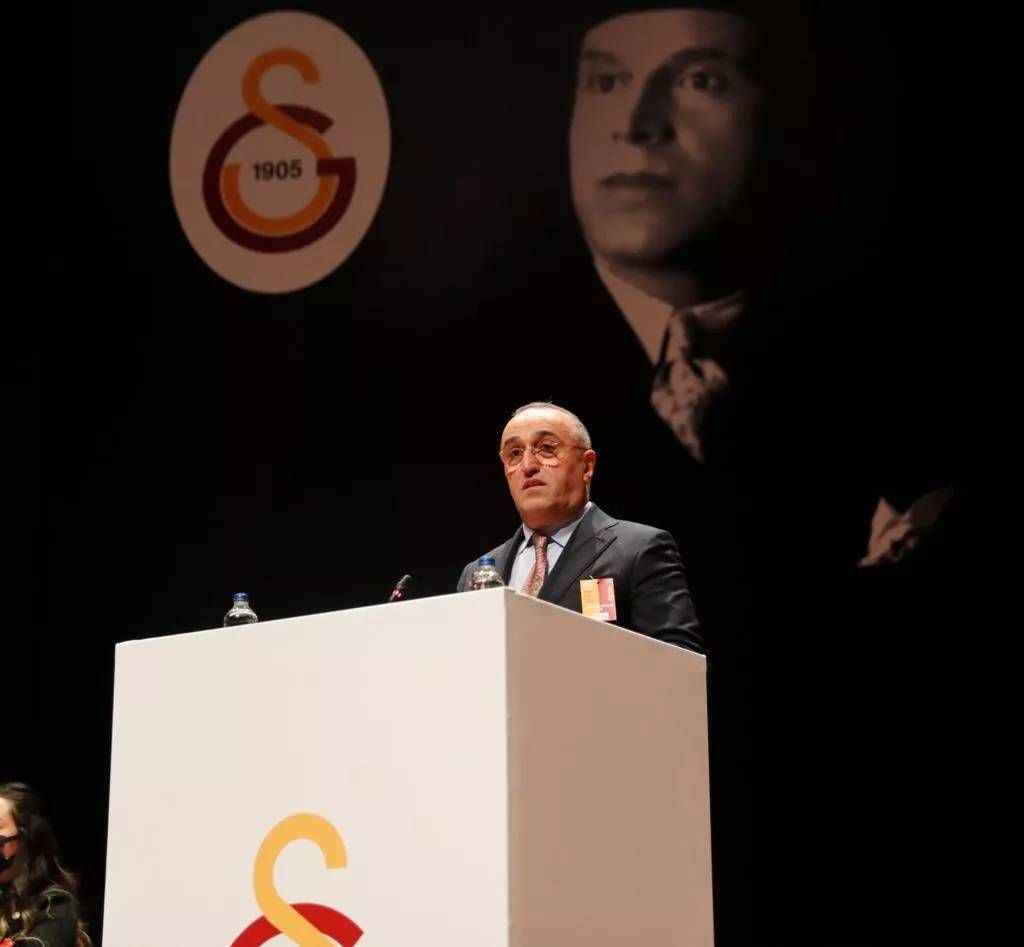 <p>TÜZÜK GEREĞİ KATILAMAZLAR</p>
<p></p>
<p>Albayrak, Günay ve Kançal, Divan'dan gelecek kararı beklerken başkan adayı Metin Öztürk, üç ismin seçime katılamayacağını söyledi. Bu konuyla ilgili Radyospor'a konuşan Öztürk, "Burak Elmas ve ekibi tüzük gereği olamayacak. Ve Mustafa Cengiz'in ekibi ibra olmadı. Abdurrahim Albayrak, Yusuf Günay ve Kaan Kançal da tüzük gereği bu seçimde aday olamaz" dedi. Seçime girmemelerinin büyük eksiklik olduğunu da kaydetti.</p>