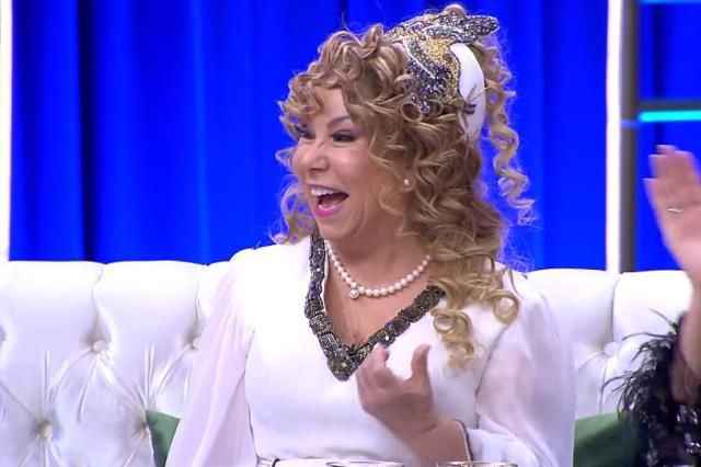 <p>Türkiye'nin yaşayan efsanesi Bedia Akartürk'ün müzesinde bu zamana kadar almış olduğu tüm ödülleri, giymiş olduğu sahne kıyafetleri, resimleri ve kendi eliyle özel olarak hazırlamış olduğu yöresel kıyafetleri bebekler üzerinde görebilirsiniz. Bedia Akartürk Müzesi'ni ziyaret edebilir ve birçok bilgiye ulaşabilirsiniz. Bedia Akartürk müzesi İzmir Ödemiş'tedir.</p>