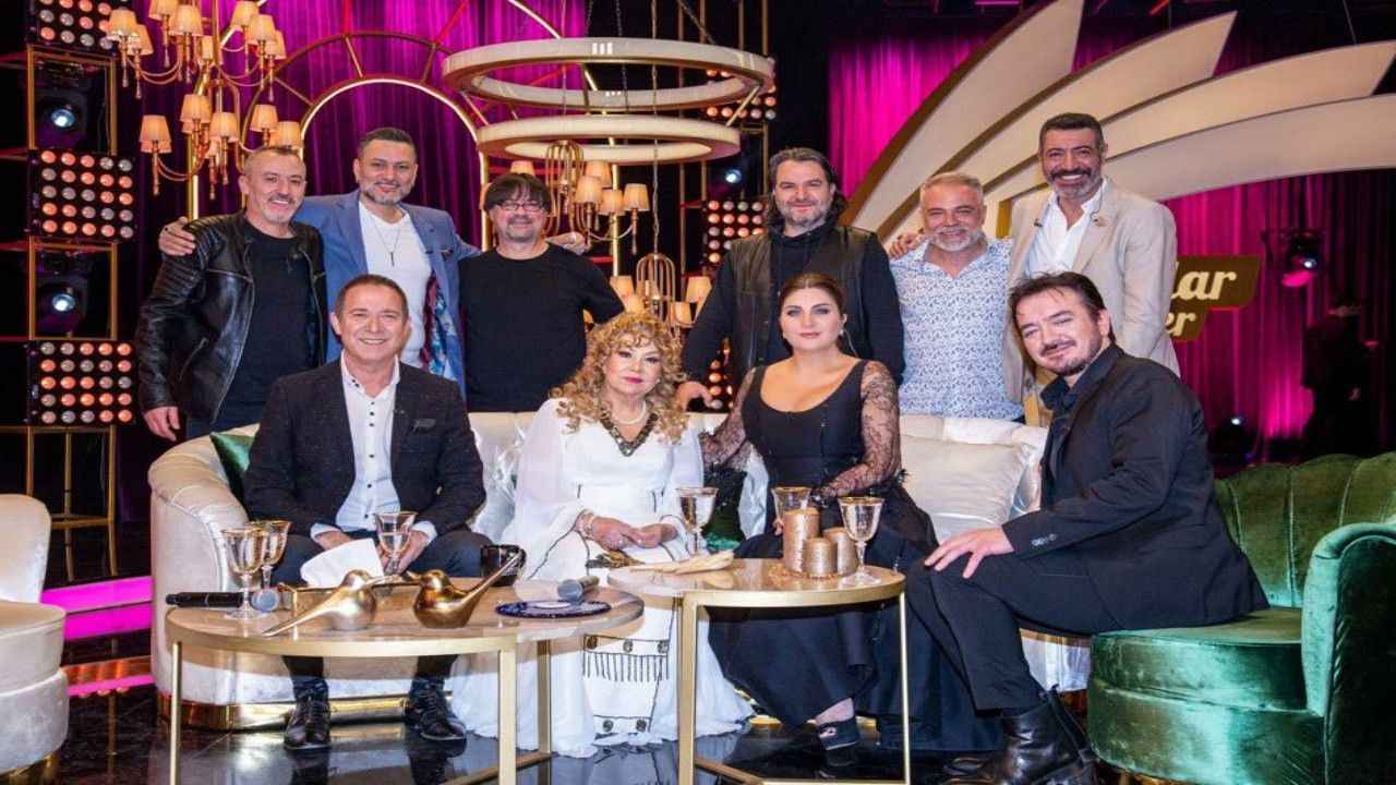 <p><strong>BEDİA AKARTÜRK KİMDİR?</strong><br />4 Şubat 1941 tarihinde İzmir'in Ödemiş ilçesinde dünyaya geldi.</p>