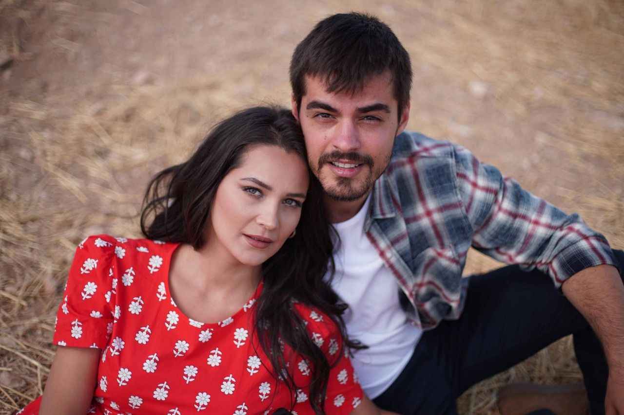 <p>Eğlenceli ve sürükleyici hikayesi, usta oyuncu kadrosunun muhteşem performanslarıyla izleyenlere keyifli dakikalar yaşatan Gönül Dağı dizisi geniş bir oyuncu kadrosuna sahip.</p>