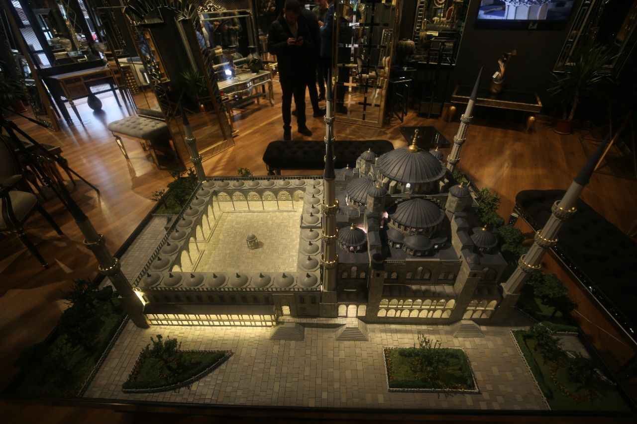 <p>Alper, maketin çok beğenildiğini ifade ederek, bundan sonra başka camiler için de benzer çalışmalar yapmak istediklerini aktardı.</p>