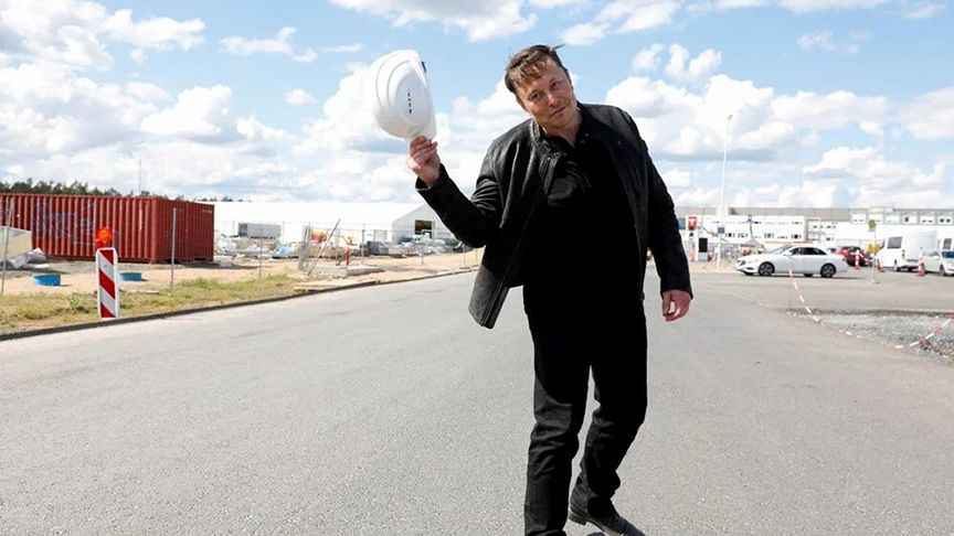 <p><strong>SATIN ALMA NE ZAMAN TAMAMLANACAK?</strong></p>
<p>Konuya aşina olan kişilerin aktardığı Wall Street Journal'a göre, Musk, üç yıl sonra Twitter hisselerini tekrar satmayı planlıyor. Şirketin devralmasının, Twitter hissedarları ve düzenleyicilerinin onayı dahil olmak üzere koşullara tabi olarak bu yıl içinde tamamlanması bekleniyor.</p>