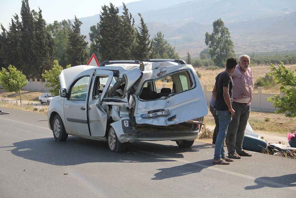 Hatay'da zincirleme trafik kazası: 10 yaralı