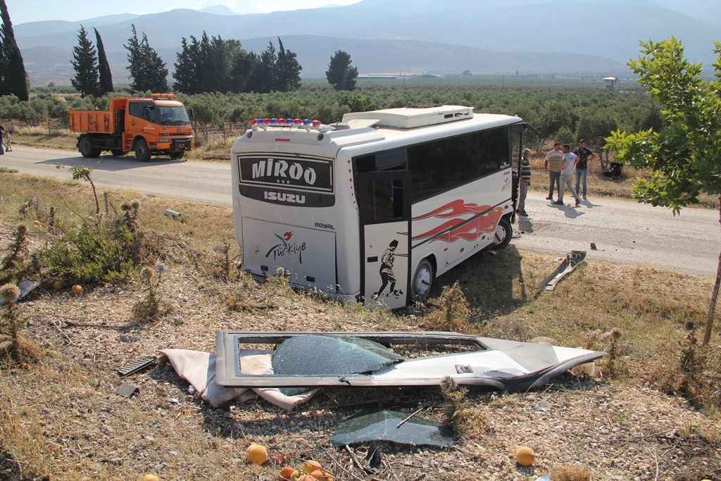 Hatay'da zincirleme trafik kazası: 10 yaralı