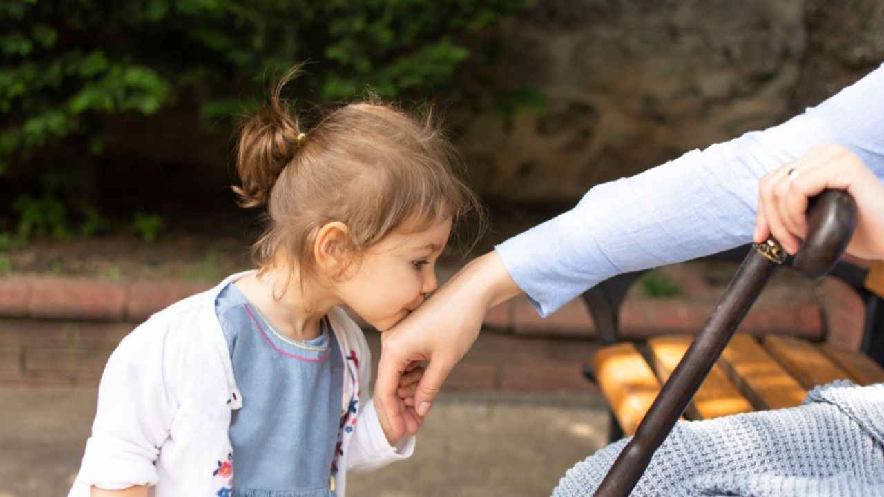 <p>13-Kalpler vardır sevgiyi yaşatmak için, insanlar vardır dostluğu paylaşmak için ve bayramlar vardır sevgi ile kucaklaşmak için. Kurban Bayramınız kutlu olsun.</p>