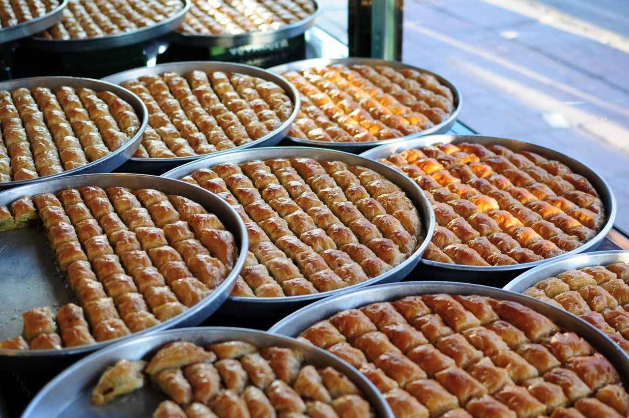 <p>19-Bayram günleri, maddi ve manevi dayanışmanın; sevgi, saygı, hoşgörü ve barışın da doruğa ulaştığı günler olsun. Bayramınız mübarek olsun.</p>