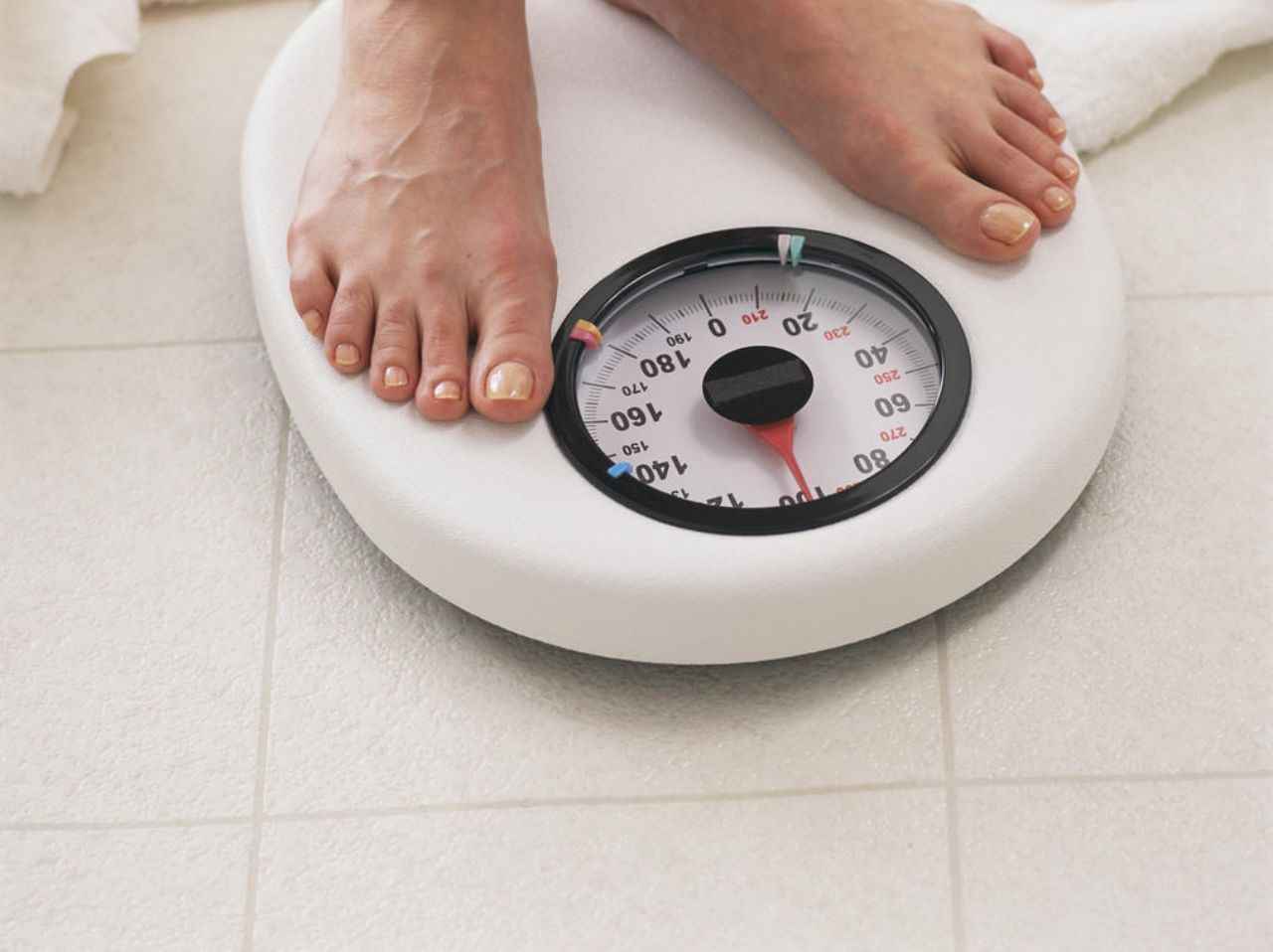 <p>6.Kilo vermeye başlarsın.<br />Amerikalı bilim adamları, kahvaltı için tavuk yumurtası tüketen düşük kalorili bir diyeti birleştirirseniz kilo vermenin iki kat daha hızlı olduğu sonucuna vardı. Böyle bir kahvaltı, sizi günde tüketilen yiyecek miktarını azaltmanıza izin veren uzun bir süre görür.</p>