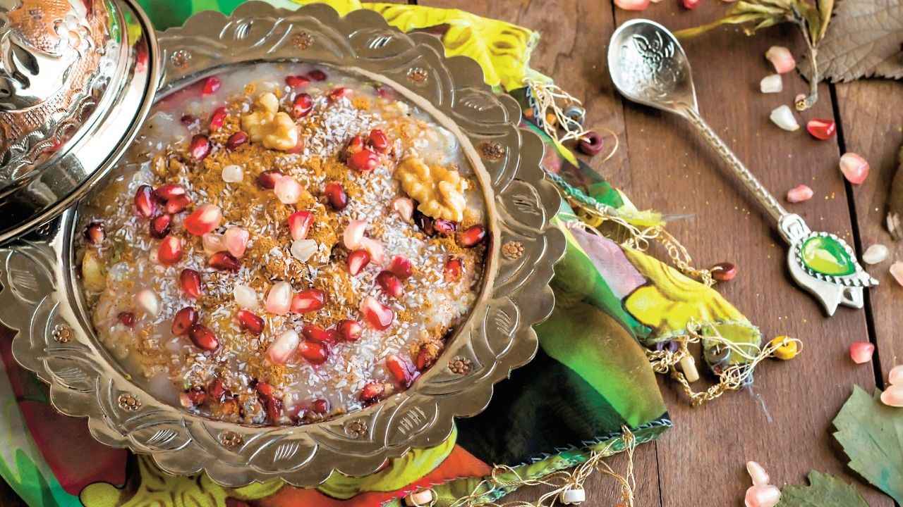 <h3 class="accordion-title"><strong><label for="subtitle-29">LEZZETLİ AŞURE NASIL YAPILIR?</label></strong></h3>
<p class="accordion-p">Aşure, lezzeti kadar manevi değeriyle de mutfaklarımızda çok ayrı bir yere sahip. Tarihi Hz Nuh Peygambere dayandırılan bu güzel tatlıyı yapmak ise maharet işi… Rengi, kokusu, lezzeti, kıvamı tek tek dikkat edilmesi gereken konular. Peki, iyi aşure yapmanın sırrı nedir?</p>