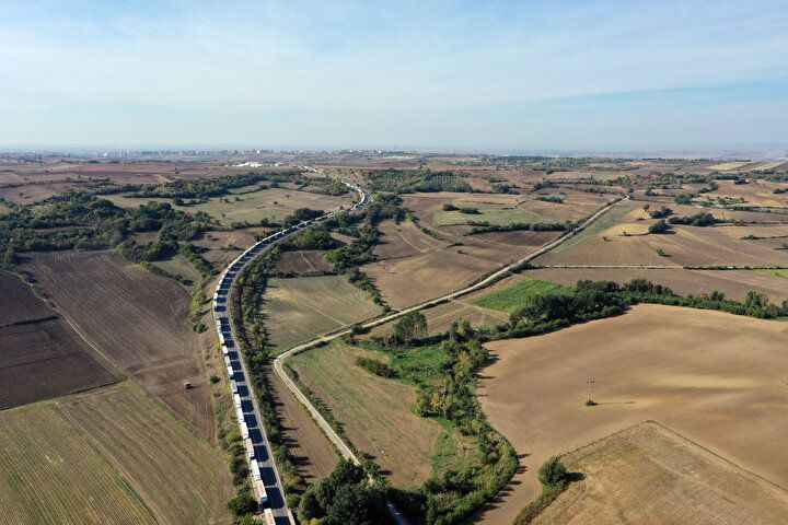 AFAD'dan sınır kapısında bekleyen tırlara kumanya yardımı