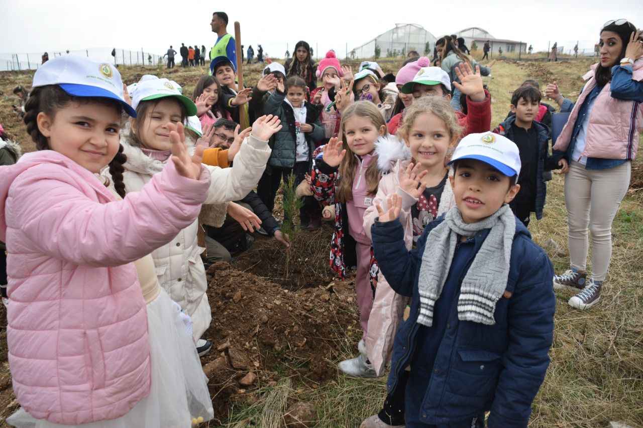‘Milli Ağaçlandırma Gününde’ fidanlar toprakla buluşturuldu