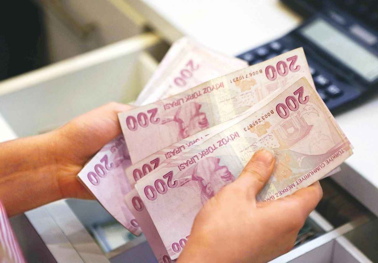 <p>Ekim 2000’den önce esnaf olduğu halde bu tarihte Bağ-Kur’a kayıt ve tescilini yaptırmayanların sigorta ve hak yükümlüğünün 4 Ekim 2000’den itibaren başlatılması hüküm altına alındı.</p>