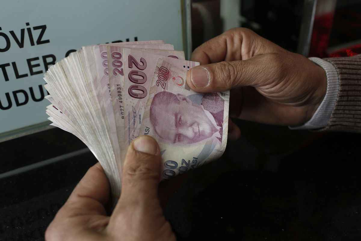 <p><span>Borcu peşin ödeyenlerden ise anapara ile hesaplanan enflasyon farkının sadece yüzde 10'u alınacak, enflasyon farkının yüzde 90'lık kısmı silinecek.</span></p>