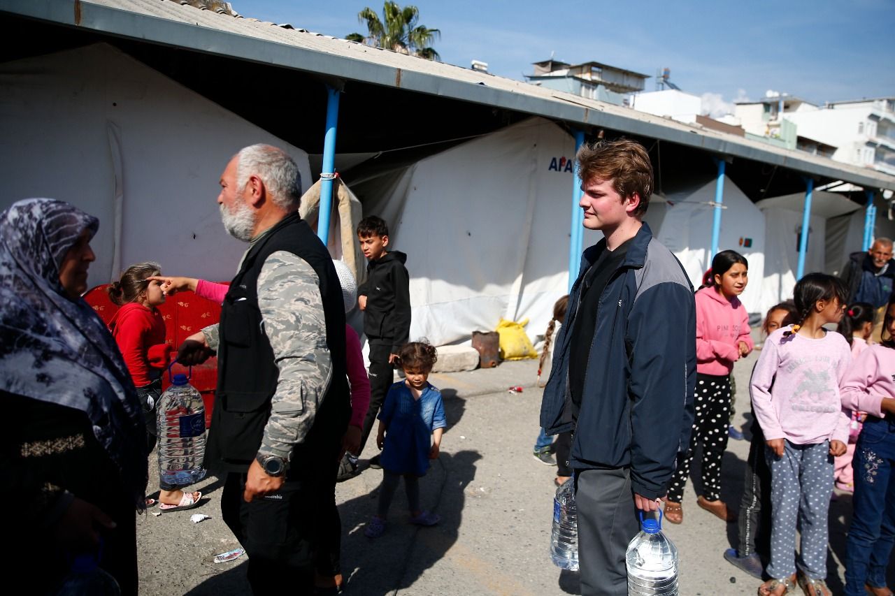 <p><span>Yaklaşık 20 gün aşevinde yemek yapmaya ve dağıtmaya destek veren Girst, depremzedelere bir nebze faydalı olmanın mutluluğuyla yarın ülkesine dönmeyi planlıyor.</span></p>