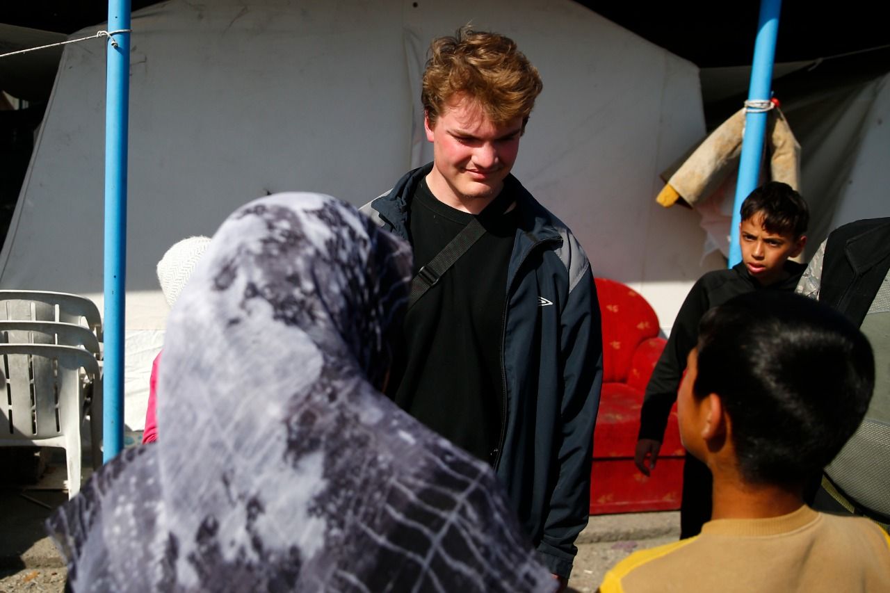 <p><span>19 yaşındaki Baltazar Girst:</span></p>
<p><span>"Haberlerde insanların yaşadığı acıyı görebiliyordum. Benim de hem zamanım hem de uçak biletimi ve buradaki masraflarımı karşılayabilecek param vardı. Buraya sadece yardım etmek için geldim"</span></p>