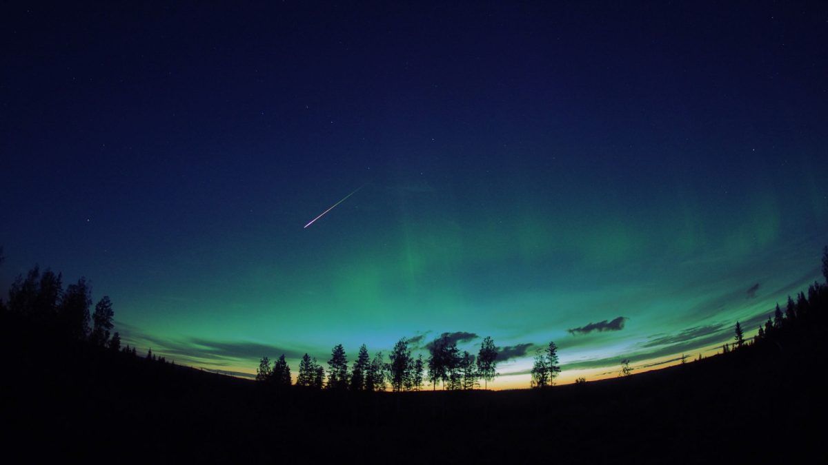 <p><strong>PERSEİD METEOR YAĞMURU TÜRKİYE'DE GÖRÜLECEK Mİ? </strong></p>
<p>Perseid meteor yağmuru kuzey yarım küreden görülebilir olacak. Bilim insanları Perseid meteor yağmurunun Türkiye'den de çıplak gözle gözlemlenebileceğini ifade ediyor.</p>