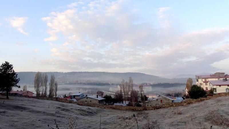 <div class="gallery-photo-container" id="item_60795_4" data-id="60795_4" data-url="https://www.trthaber.com/foto-galeri/karsta-soguk-hava-etkili-oluyor/60795/sayfa-4.html">
<div class="text-frame">
<div class="title-description-container">
<div class="description">Ormanlık alanda sis yoğunluğu görüldü.</div>
</div>
</div>
</div>
<div class="gallery-photo-container" id="item_60795_5" data-id="60795_5" data-url="https://www.trthaber.com/foto-galeri/karsta-soguk-hava-etkili-oluyor/60795/sayfa-5.html"></div>