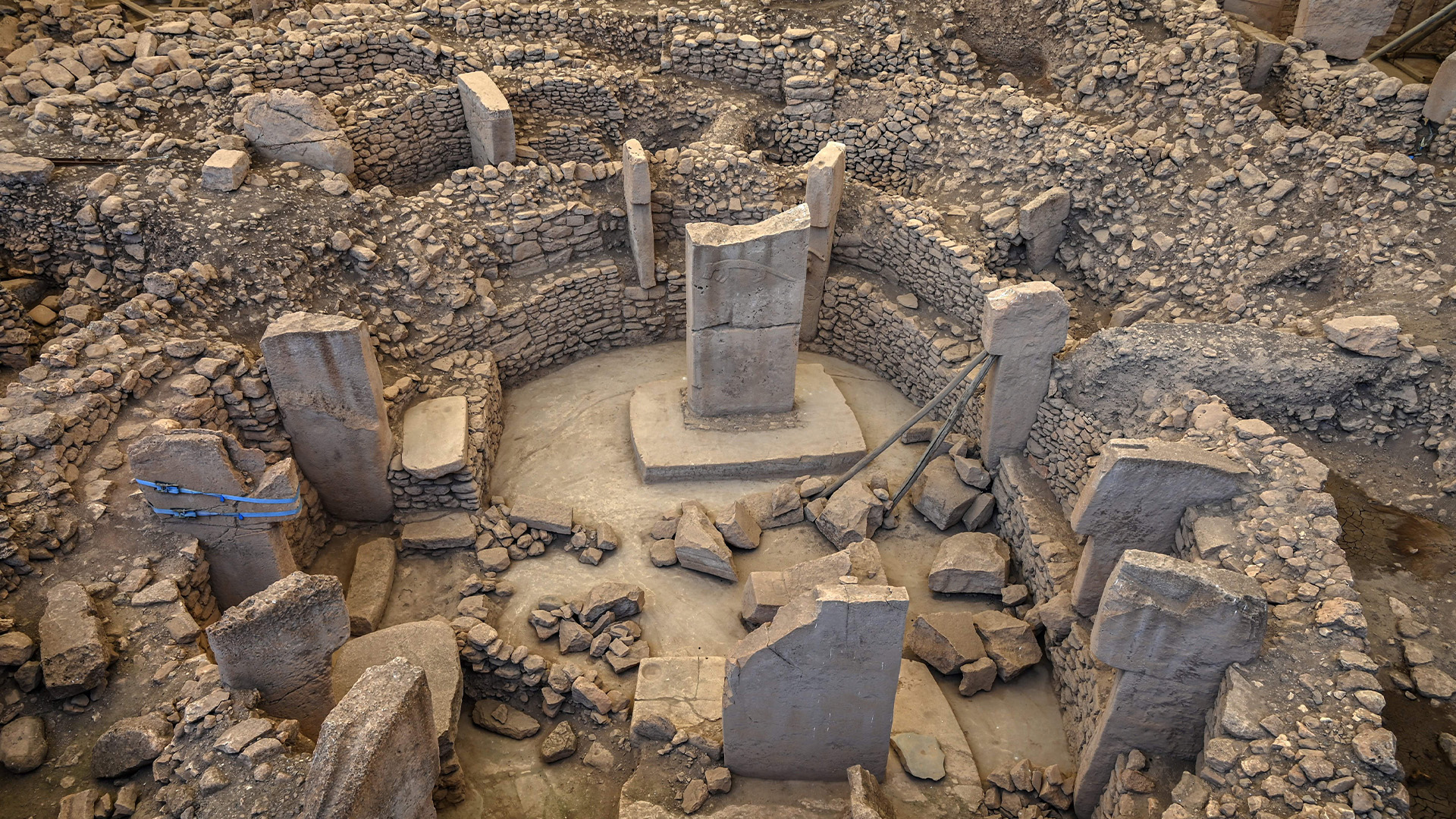 Türkiye'deki Göbekli Tepe. Bu alandan ve Karahan Tepe'den daha fazla keşif ortaya çıkabilir.