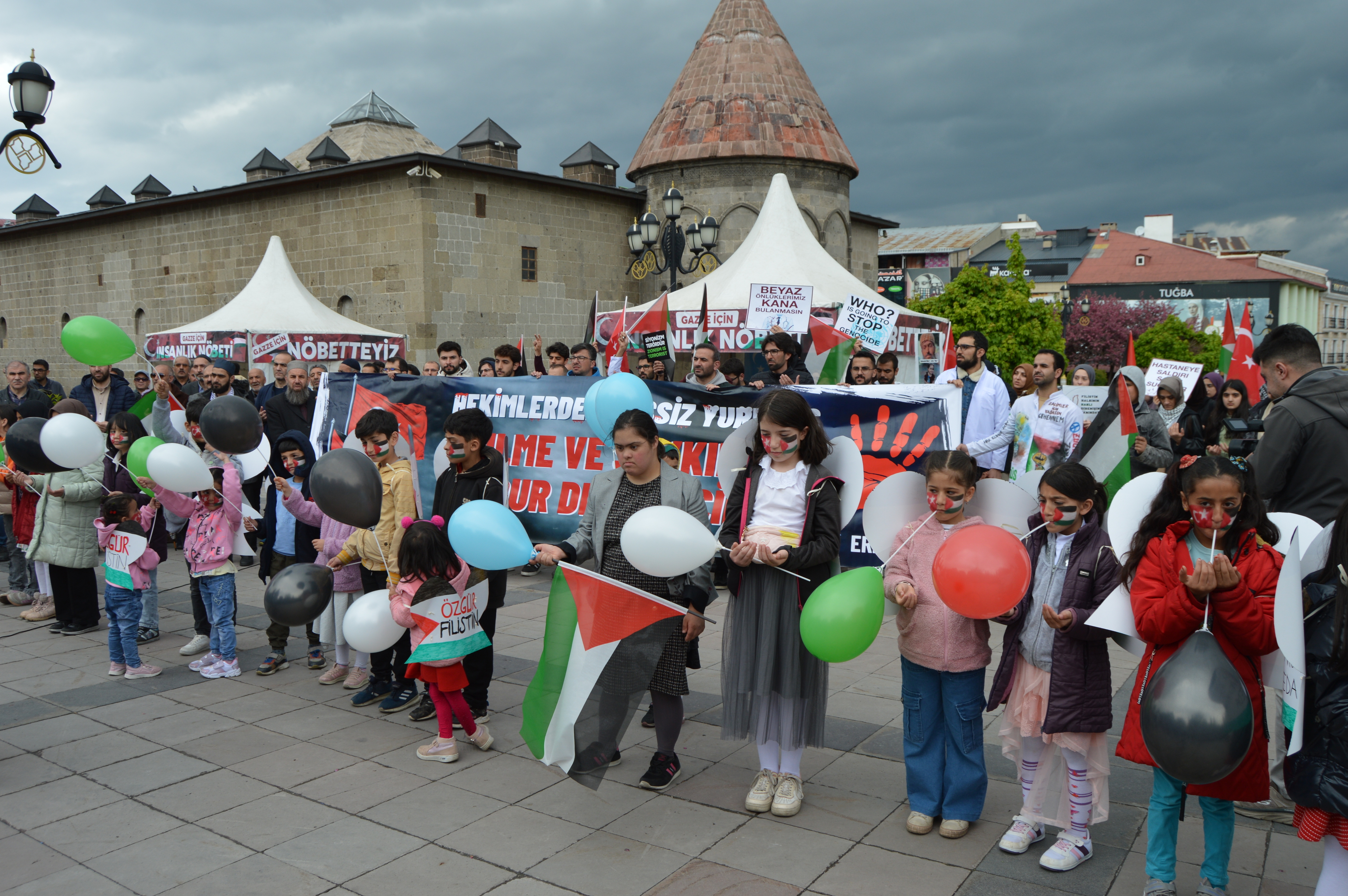 Aa 20240511 34533173 34533171 Erzurumda Saglik Calisanlari Gazze Icin 26 Haftadir Sessiz Yuruyus Yapiyor (2)