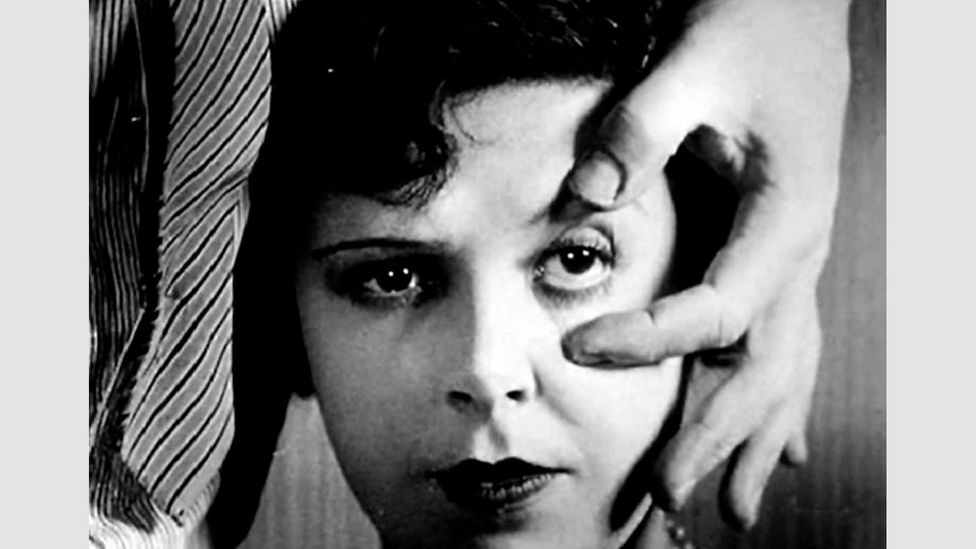 10. Un Chien Andalou (1929)