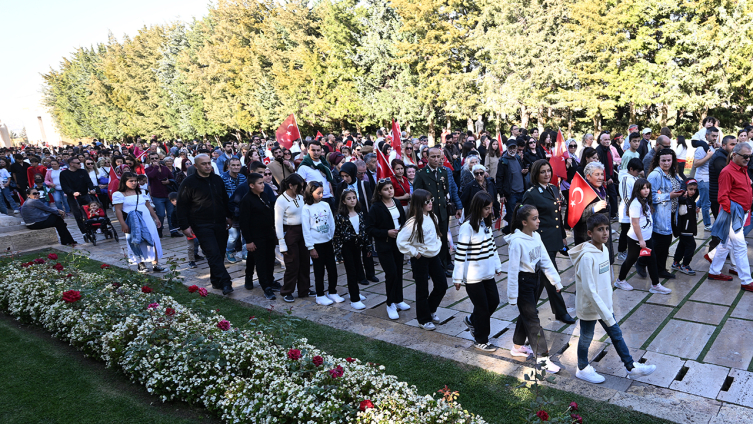 Bakan Güler'in Davetlisi Hakkarili Öğrenciler Anıtkabir'i Ziyaret Etti2