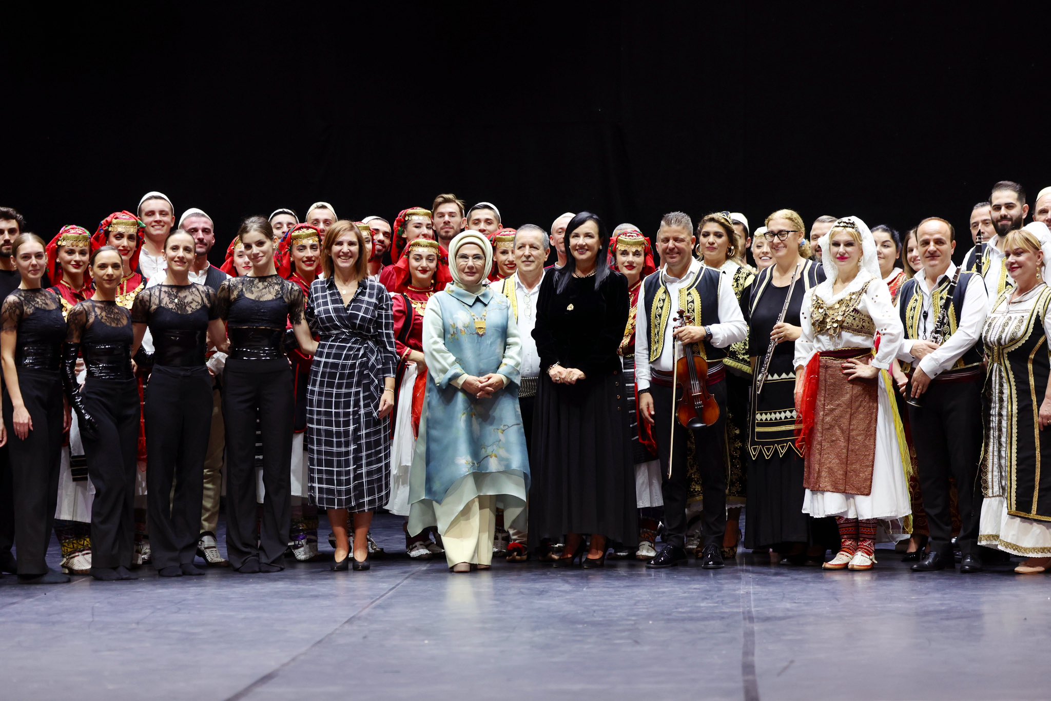 Emine Erdoğan'dan Tiran'da Başbakan Eşi Rama Ile Ulusal Opera Ve Bale Tiyatrosu Ve Tugaylar Sarayı'na Ziyaret2