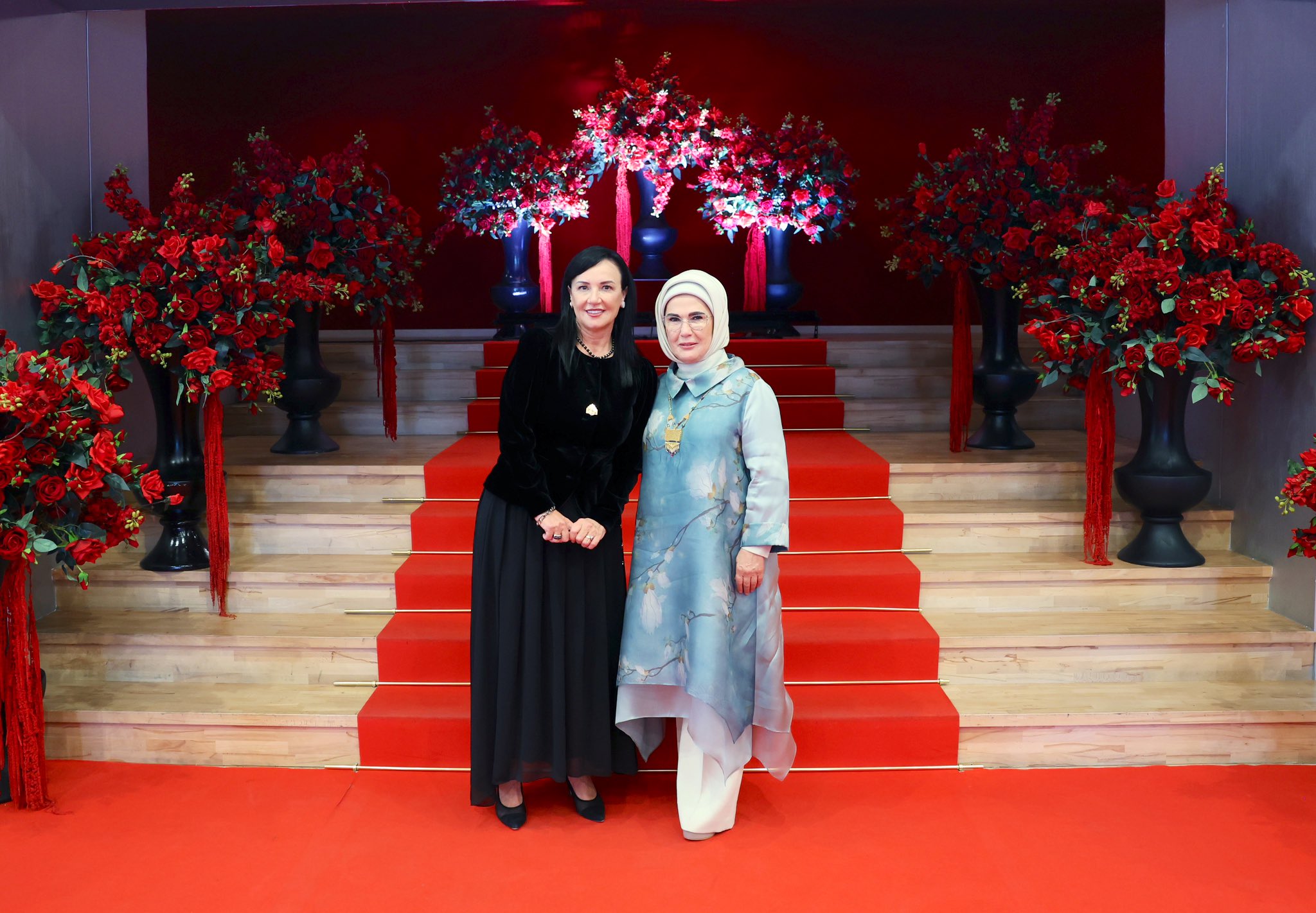 Emine Erdoğan'dan Tiran'da Başbakan Eşi Rama Ile Ulusal Opera Ve Bale Tiyatrosu Ve Tugaylar Sarayı'na Ziyaret3