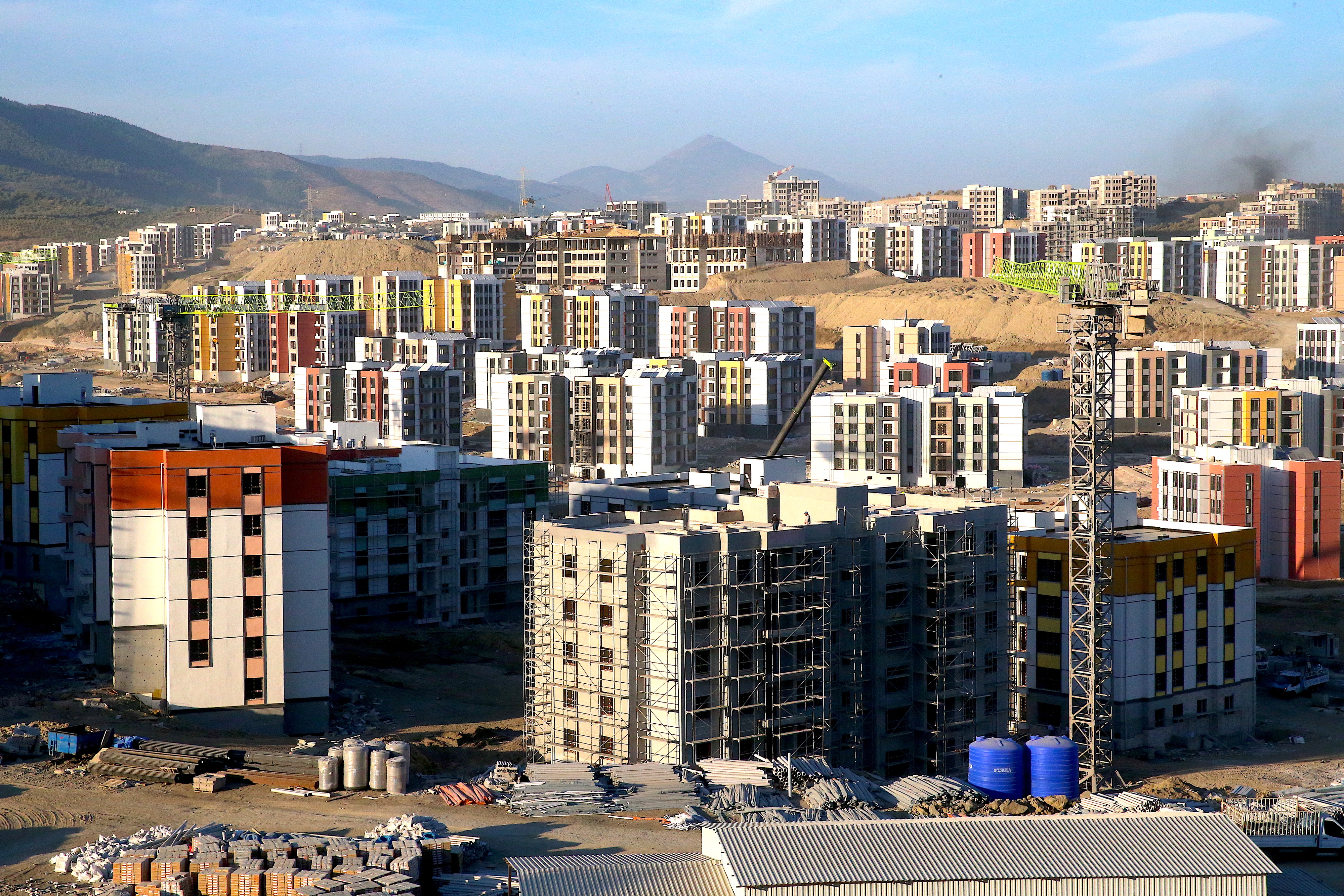 Hatay'daki Deprem Konutlarından 3 Bin 830’Unun Inşaatı Tamamlandı (2)