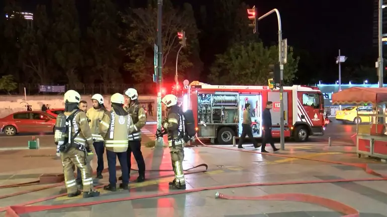 Şişli'de Metro Istasyonunda Yangın!2