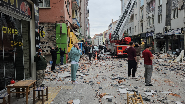 Çorum'da 5 Katlı Binada Patlama Ölü Ve Yaralılar Var3